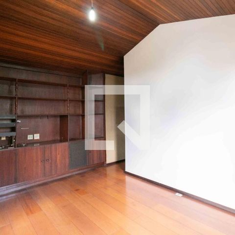 Casa à venda com 1240m², 3 quartos e 8 vagas Casa à venda com 1240m², 3 quartos e 8 vagasQuarto 1