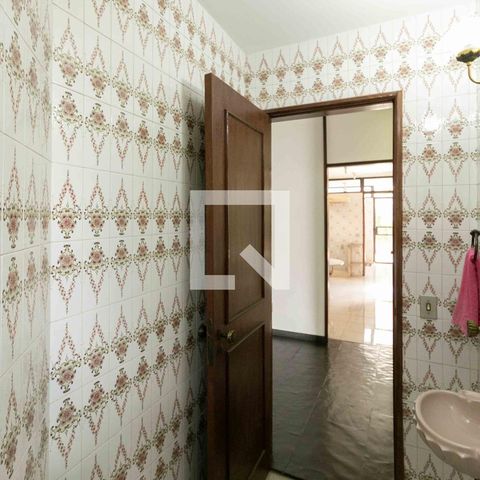 Casa à venda com 1240m², 3 quartos e 8 vagas Casa à venda com 1240m², 3 quartos e 8 vagasLavabo