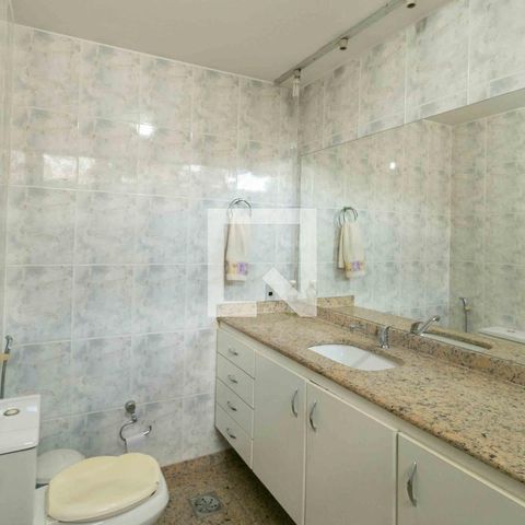 Casa à venda com 1240m², 3 quartos e 8 vagas Casa à venda com 1240m², 3 quartos e 8 vagasBanheiro Suite