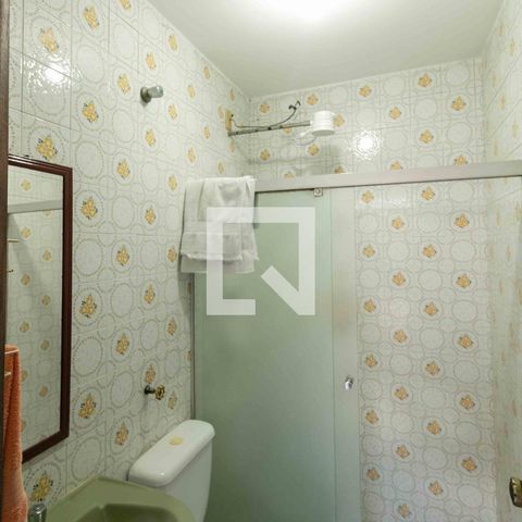 Casa à venda com 1240m², 3 quartos e 8 vagas Casa à venda com 1240m², 3 quartos e 8 vagasBanheiro de Serviço