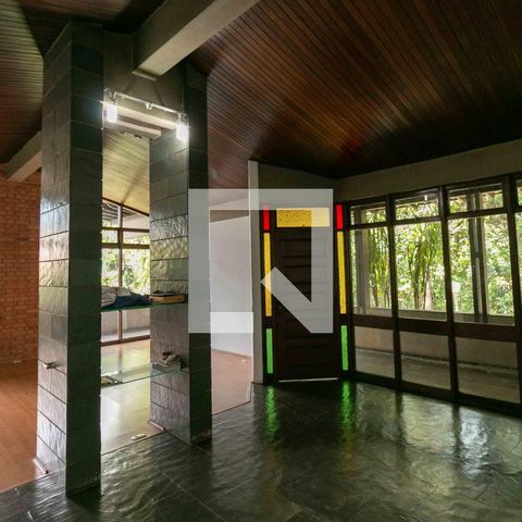 Casa à venda com 1240m², 3 quartos e 8 vagas Casa à venda com 1240m², 3 quartos e 8 vagasSala