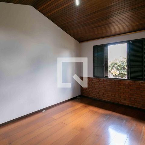 Casa à venda com 1240m², 3 quartos e 8 vagas Casa à venda com 1240m², 3 quartos e 8 vagasQuarto 1
