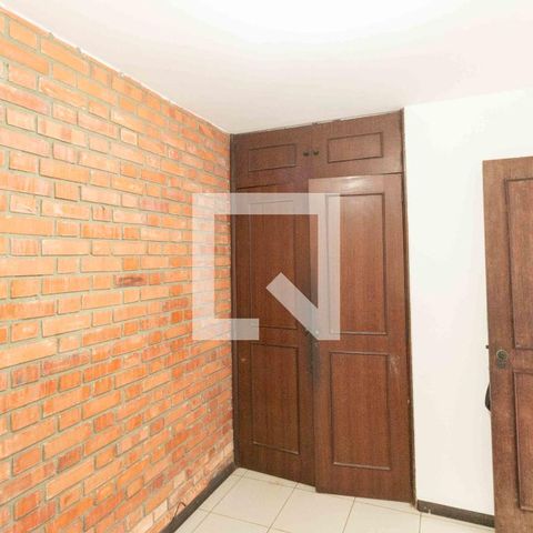 Casa à venda com 1240m², 3 quartos e 8 vagas Casa à venda com 1240m², 3 quartos e 8 vagasQuarto de Serviço