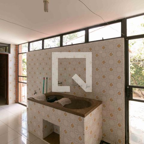 Casa à venda com 1240m², 3 quartos e 8 vagas Casa à venda com 1240m², 3 quartos e 8 vagasÁrea de Serviço