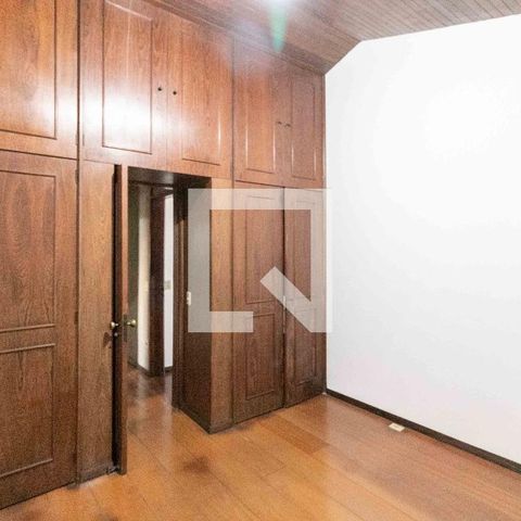 Casa à venda com 1240m², 3 quartos e 8 vagas Casa à venda com 1240m², 3 quartos e 8 vagasQuarto 2