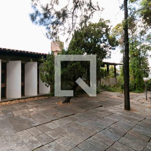 Casa à venda com 1240m², 3 quartos e 8 vagas Casa à venda com 1240m², 3 quartos e 8 vagasÁrea Externa