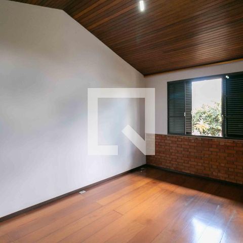 Casa à venda com 1240m², 3 quartos e 8 vagas Casa à venda com 1240m², 3 quartos e 8 vagasQuarto 1