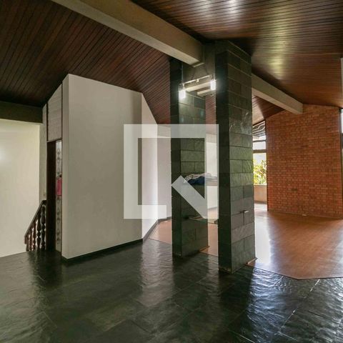 Casa à venda com 1240m², 3 quartos e 8 vagas Casa à venda com 1240m², 3 quartos e 8 vagasSala