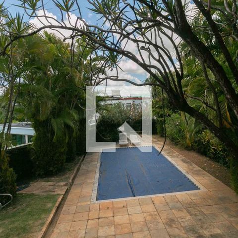 Casa à venda com 1240m², 3 quartos e 8 vagas Casa à venda com 1240m², 3 quartos e 8 vagasVista Quarto 1