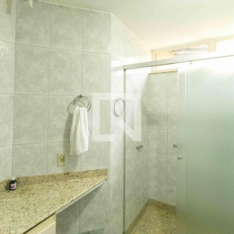 Casa à venda com 1240m², 3 quartos e 8 vagas Casa à venda com 1240m², 3 quartos e 8 vagasBanheiro Social
