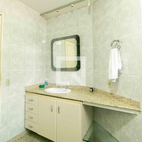 Casa à venda com 1240m², 3 quartos e 8 vagas Casa à venda com 1240m², 3 quartos e 8 vagasBanheiro Social