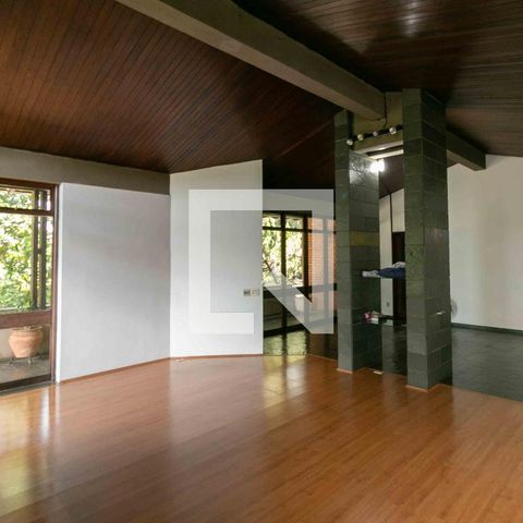 Casa à venda com 1240m², 3 quartos e 8 vagas Casa à venda com 1240m², 3 quartos e 8 vagasSala