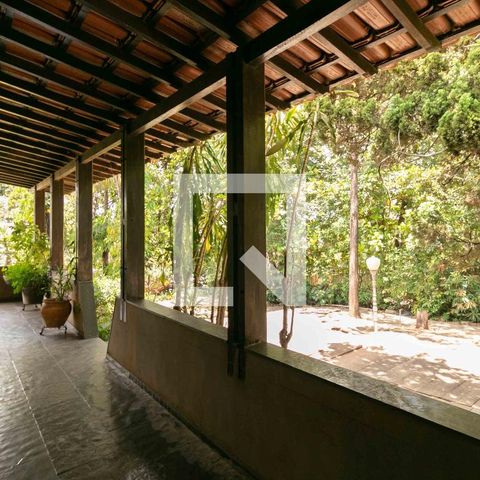 Casa à venda com 1240m², 3 quartos e 8 vagas Casa à venda com 1240m², 3 quartos e 8 vagasVaranda Sala