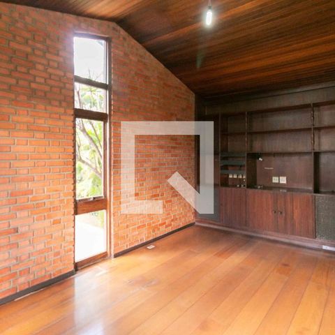 Casa à venda com 1240m², 3 quartos e 8 vagas Casa à venda com 1240m², 3 quartos e 8 vagasQuarto 1