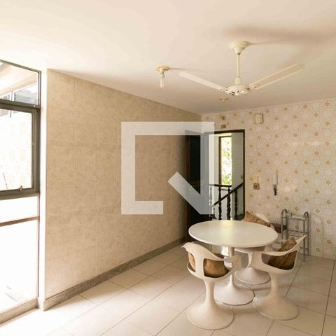 Casa à venda com 1240m², 3 quartos e 8 vagas Casa à venda com 1240m², 3 quartos e 8 vagasCozinha