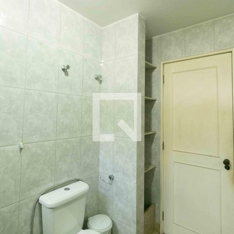 Casa à venda com 1240m², 3 quartos e 8 vagas Casa à venda com 1240m², 3 quartos e 8 vagasBanheiro Social