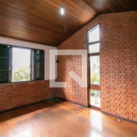 Casa à venda com 1240m², 3 quartos e 8 vagas Casa à venda com 1240m², 3 quartos e 8 vagasQuarto 1