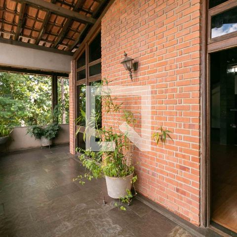 Casa à venda com 1240m², 3 quartos e 8 vagas Casa à venda com 1240m², 3 quartos e 8 vagasVaranda Sala