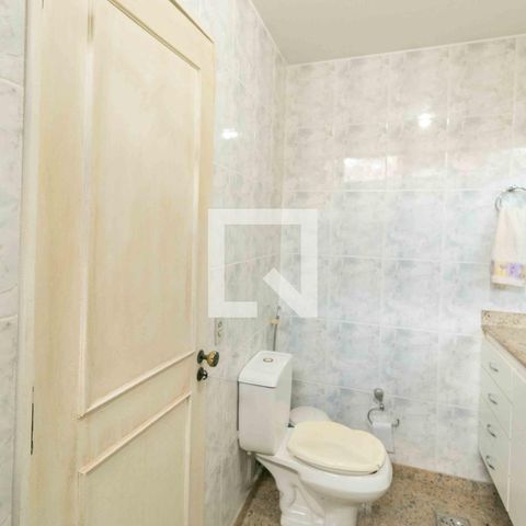 Casa à venda com 1240m², 3 quartos e 8 vagas Casa à venda com 1240m², 3 quartos e 8 vagasBanheiro Suite