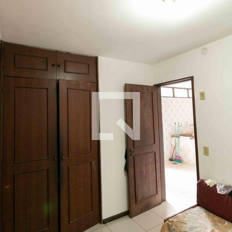 Casa à venda com 1240m², 3 quartos e 8 vagas Casa à venda com 1240m², 3 quartos e 8 vagasQuarto de Serviço