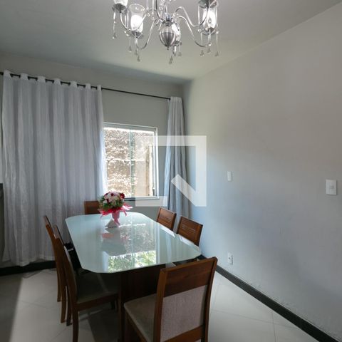 Casa à venda com 360m², 3 quartos e 3 vagas Casa à venda com 360m², 3 quartos e 3 vagasSala de Jantar