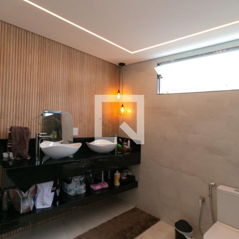 Casa à venda com 360m², 3 quartos e 3 vagas Casa à venda com 360m², 3 quartos e 3 vagasBanheiro Suíte