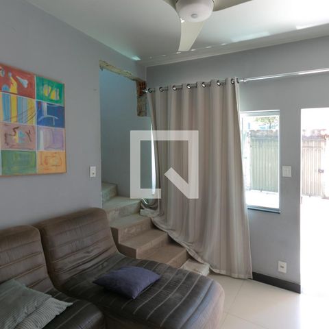 Casa à venda com 360m², 3 quartos e 3 vagas Casa à venda com 360m², 3 quartos e 3 vagasSala