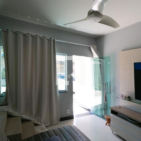 Casa à venda com 360m², 3 quartos e 3 vagas Casa à venda com 360m², 3 quartos e 3 vagasSala
