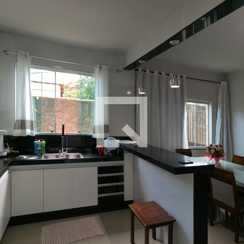 Casa à venda com 360m², 3 quartos e 3 vagas Casa à venda com 360m², 3 quartos e 3 vagasCozinha