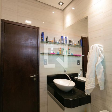Casa à venda com 360m², 3 quartos e 3 vagas Casa à venda com 360m², 3 quartos e 3 vagasBanheiro Social