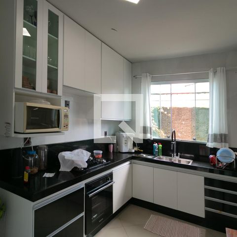 Casa à venda com 360m², 3 quartos e 3 vagas Casa à venda com 360m², 3 quartos e 3 vagasCozinha