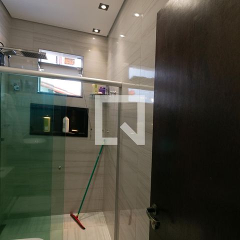 Casa à venda com 360m², 3 quartos e 3 vagas Casa à venda com 360m², 3 quartos e 3 vagasBanheiro Social