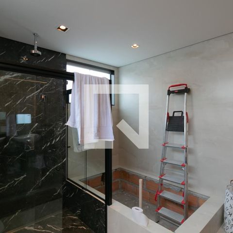 Casa à venda com 360m², 3 quartos e 3 vagas Casa à venda com 360m², 3 quartos e 3 vagasBanheiro Suíte