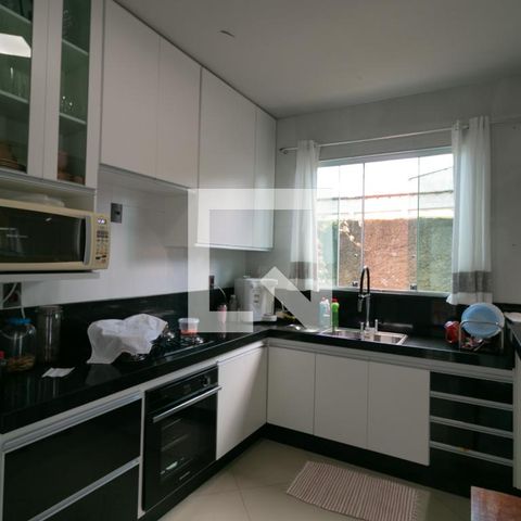 Casa à venda com 360m², 3 quartos e 3 vagas Casa à venda com 360m², 3 quartos e 3 vagasCozinha