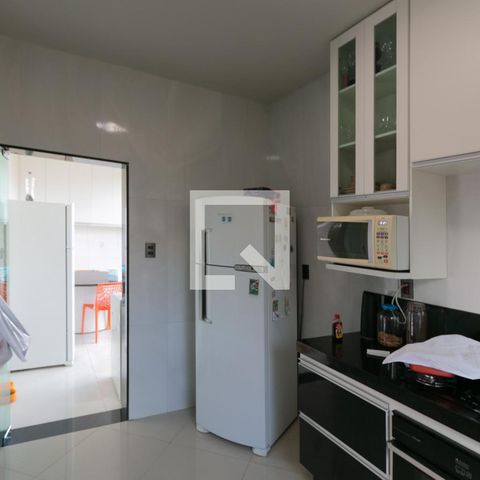 Casa à venda com 360m², 3 quartos e 3 vagas Casa à venda com 360m², 3 quartos e 3 vagasCozinha