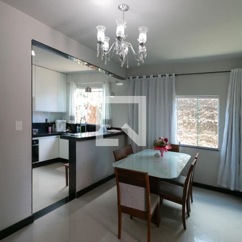 Casa à venda com 360m², 3 quartos e 3 vagas Casa à venda com 360m², 3 quartos e 3 vagasSala de Jantar