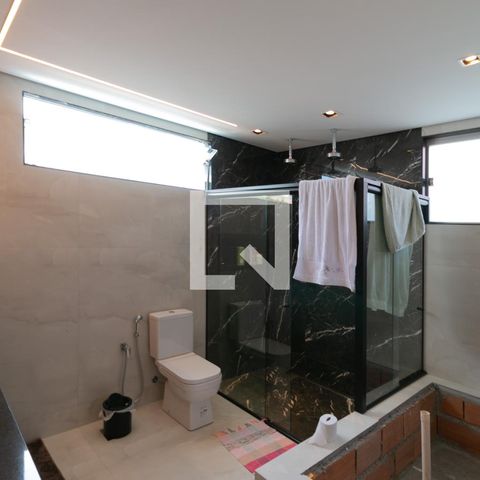 Casa à venda com 360m², 3 quartos e 3 vagas Casa à venda com 360m², 3 quartos e 3 vagasBanheiro Suíte