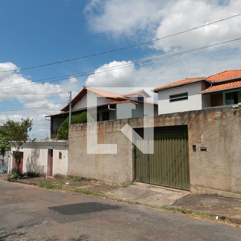 Casa à venda com 360m², 3 quartos e 3 vagas Casa à venda com 360m², 3 quartos e 3 vagasFachada da Casa