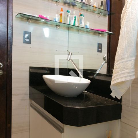Casa à venda com 360m², 3 quartos e 3 vagas Casa à venda com 360m², 3 quartos e 3 vagasBanheiro Social