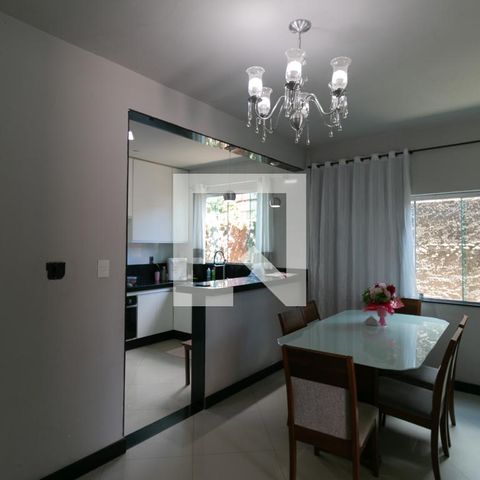 Casa à venda com 360m², 3 quartos e 3 vagas Casa à venda com 360m², 3 quartos e 3 vagasSala de Jantar