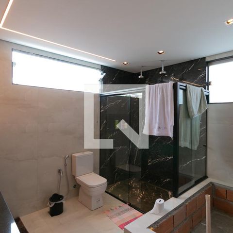 Casa à venda com 360m², 3 quartos e 3 vagas Casa à venda com 360m², 3 quartos e 3 vagasBanheiro Suíte