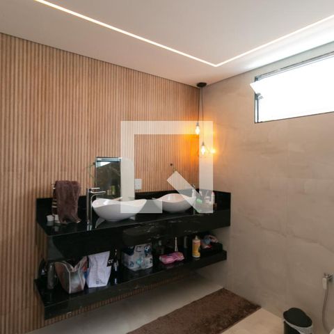 Casa à venda com 360m², 3 quartos e 3 vagas Casa à venda com 360m², 3 quartos e 3 vagasBanheiro Suíte