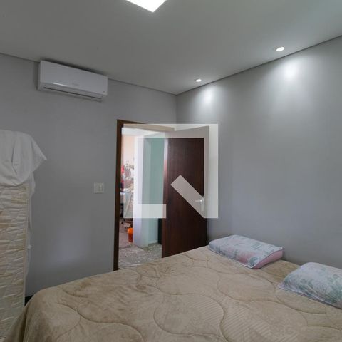 Casa à venda com 360m², 3 quartos e 3 vagas Casa à venda com 360m², 3 quartos e 3 vagasSuíte
