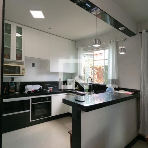 Casa à venda com 360m², 3 quartos e 3 vagas Casa à venda com 360m², 3 quartos e 3 vagasCozinha