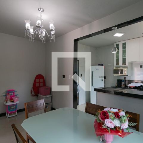 Casa à venda com 360m², 3 quartos e 3 vagas Casa à venda com 360m², 3 quartos e 3 vagasSala de Jantar