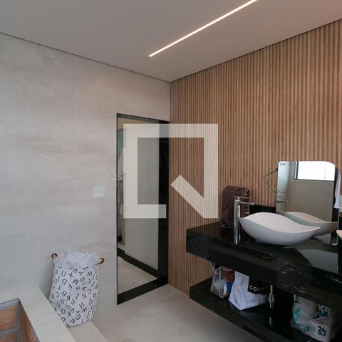 Casa à venda com 360m², 3 quartos e 3 vagas Casa à venda com 360m², 3 quartos e 3 vagasBanheiro Suíte