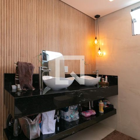 Casa à venda com 360m², 3 quartos e 3 vagas Casa à venda com 360m², 3 quartos e 3 vagasBanheiro Suíte