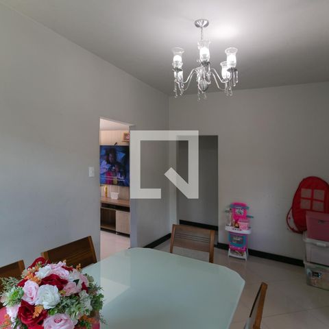 Casa à venda com 360m², 3 quartos e 3 vagas Casa à venda com 360m², 3 quartos e 3 vagasSala de Jantar