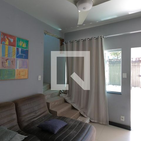Casa à venda com 360m², 3 quartos e 3 vagas Casa à venda com 360m², 3 quartos e 3 vagasSala