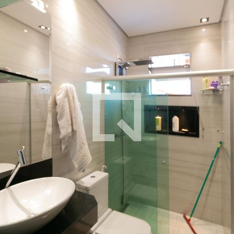 Casa à venda com 360m², 3 quartos e 3 vagas Casa à venda com 360m², 3 quartos e 3 vagasBanheiro Social